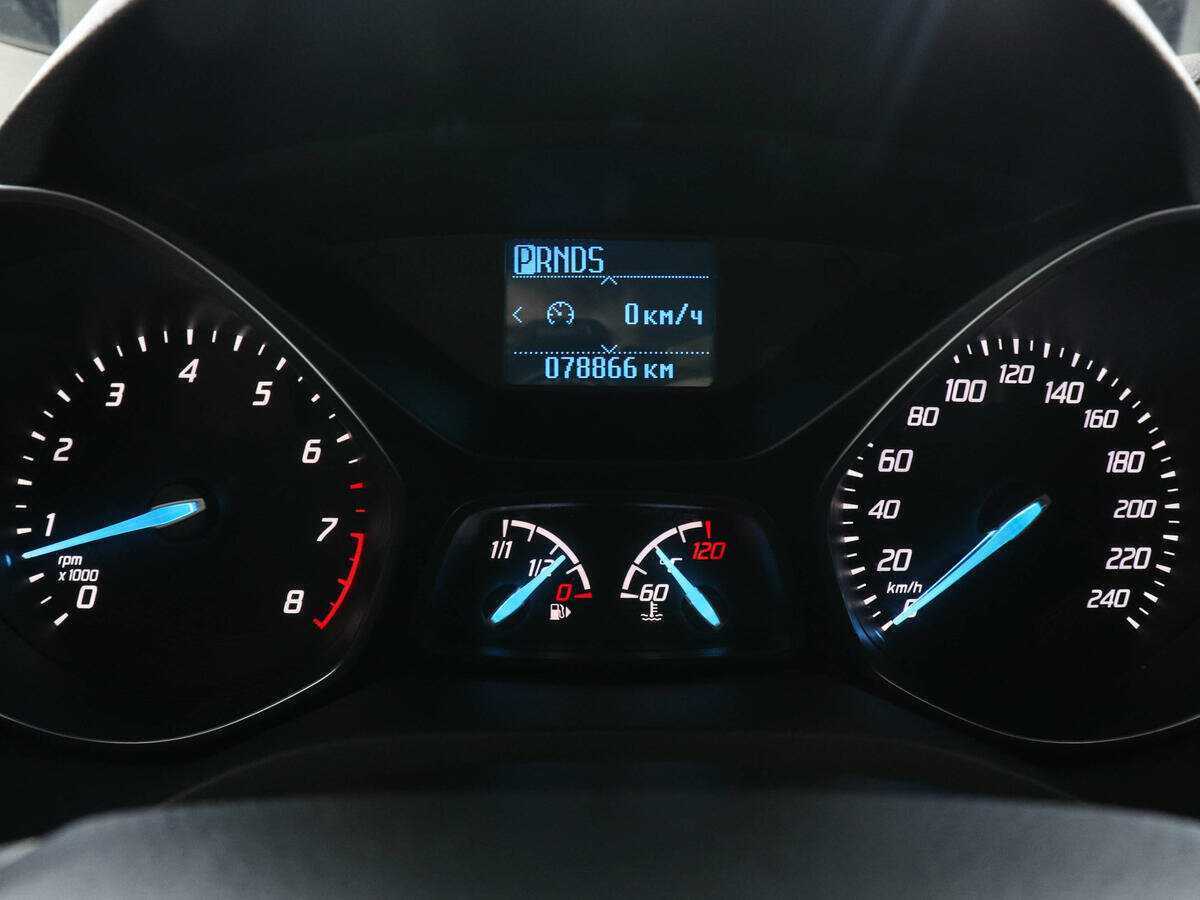 Ford Kuga с пробегом — 2015 год. Фото: #10