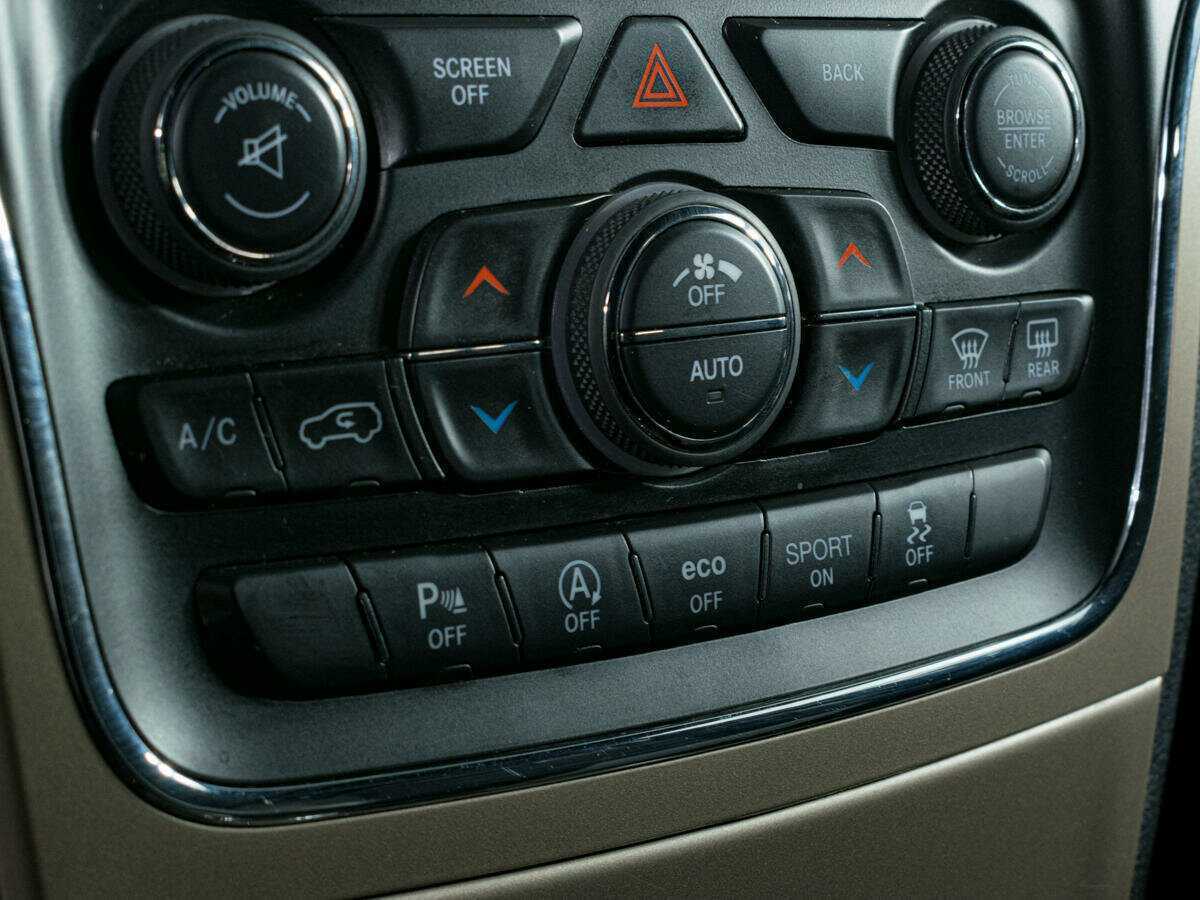 Jeep Grand Cherokee с пробегом — 2016 год. Фото: #18