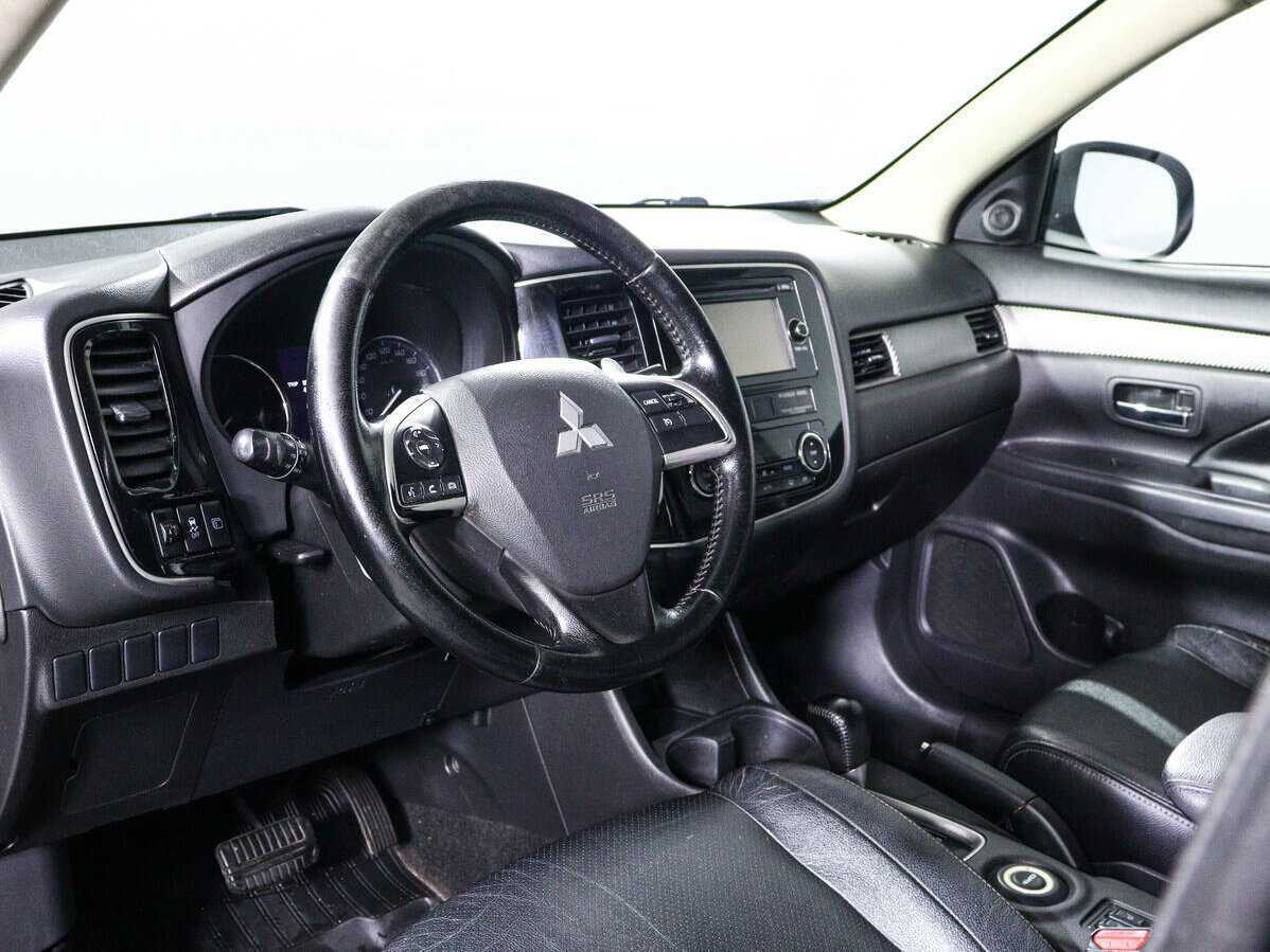 Mitsubishi Outlander с пробегом — 2012 год. Фото: #11