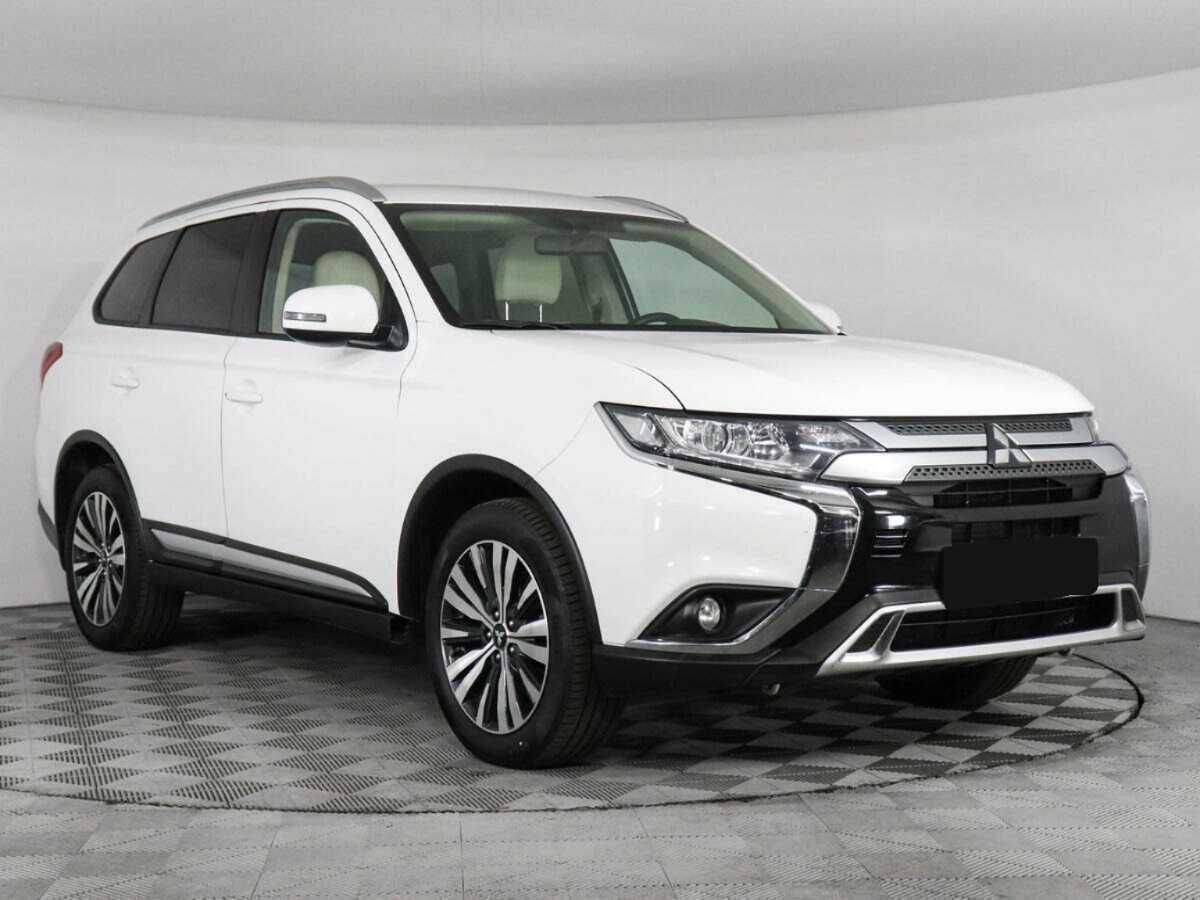 Mitsubishi Outlander с пробегом — 2021 год. Фото: #2