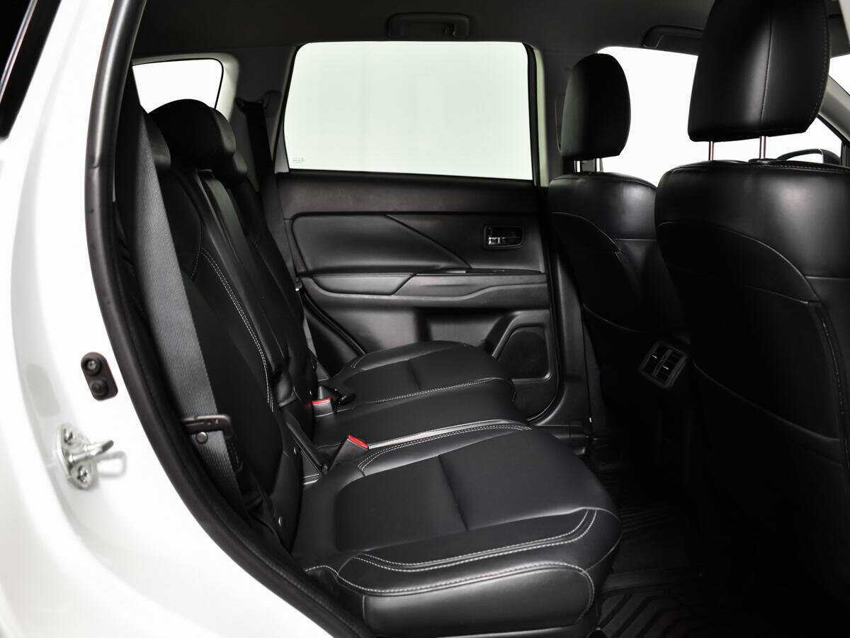 Mitsubishi Outlander с пробегом — 2021 год. Фото: #9