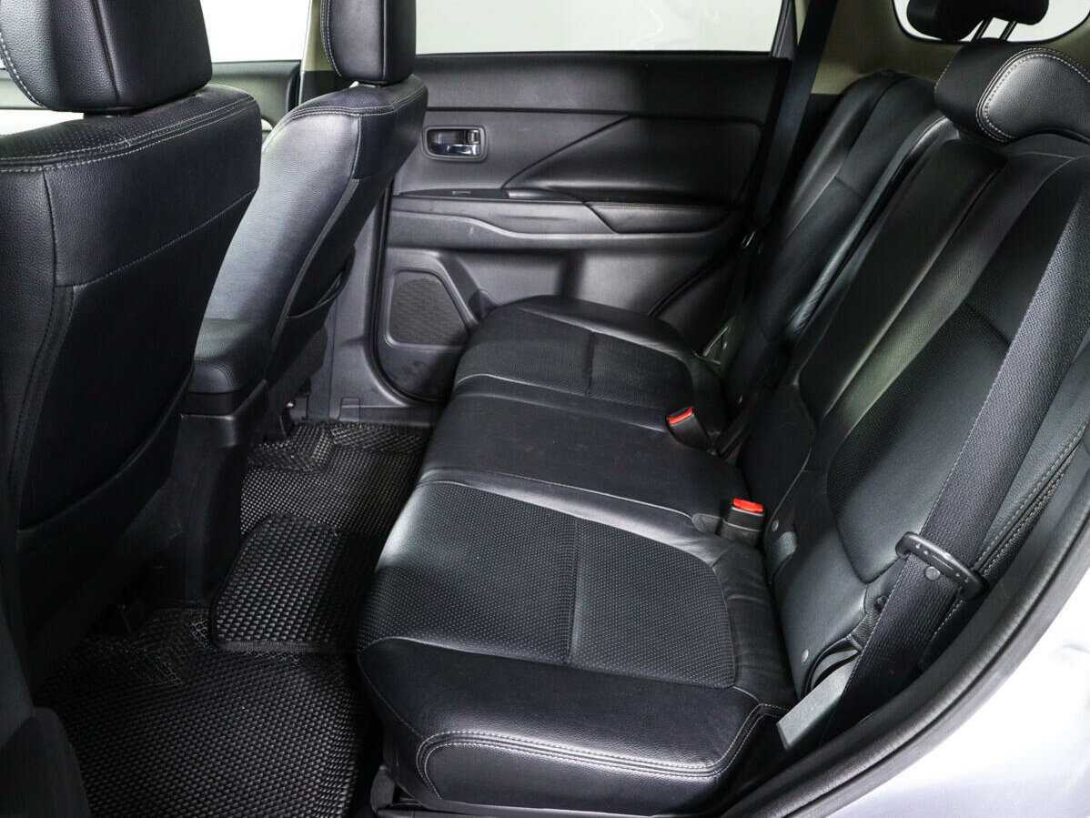 Mitsubishi Outlander с пробегом — 2012 год. Фото: #9