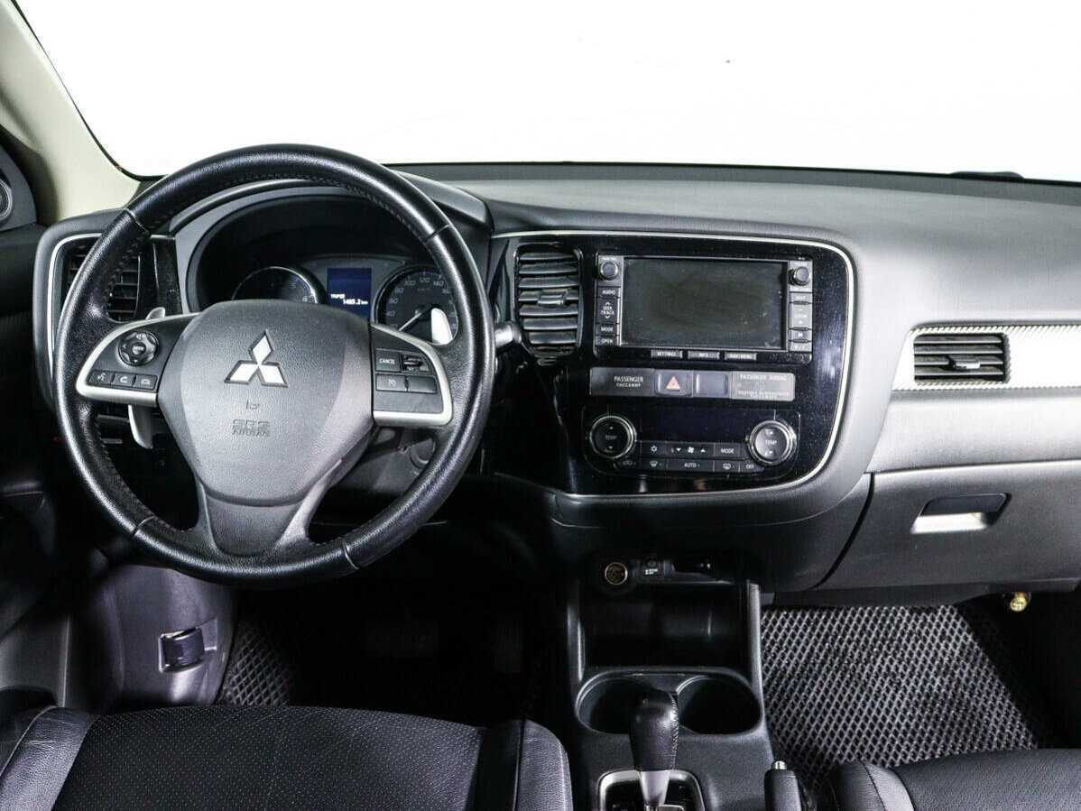 Mitsubishi Outlander с пробегом — 2012 год. Фото: #11