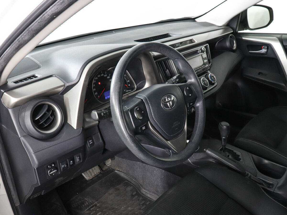 Toyota RAV4 с пробегом — 2014 год. Фото: #8