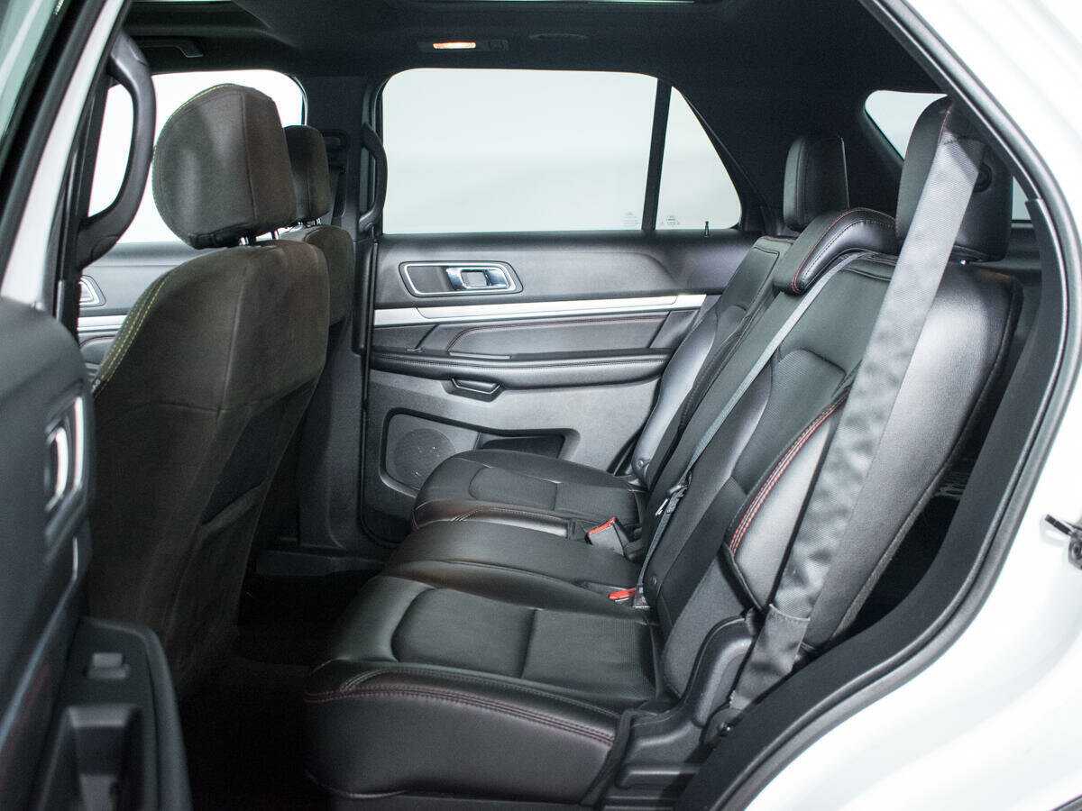 Ford Explorer с пробегом — 2016 год. Фото: #6