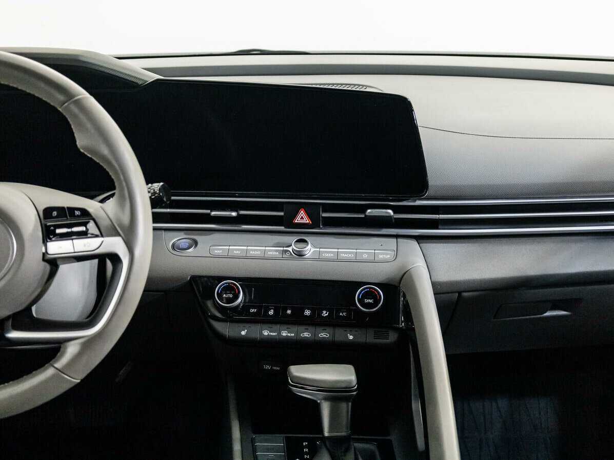 Hyundai Elantra с пробегом — 2021 год. Фото: #12