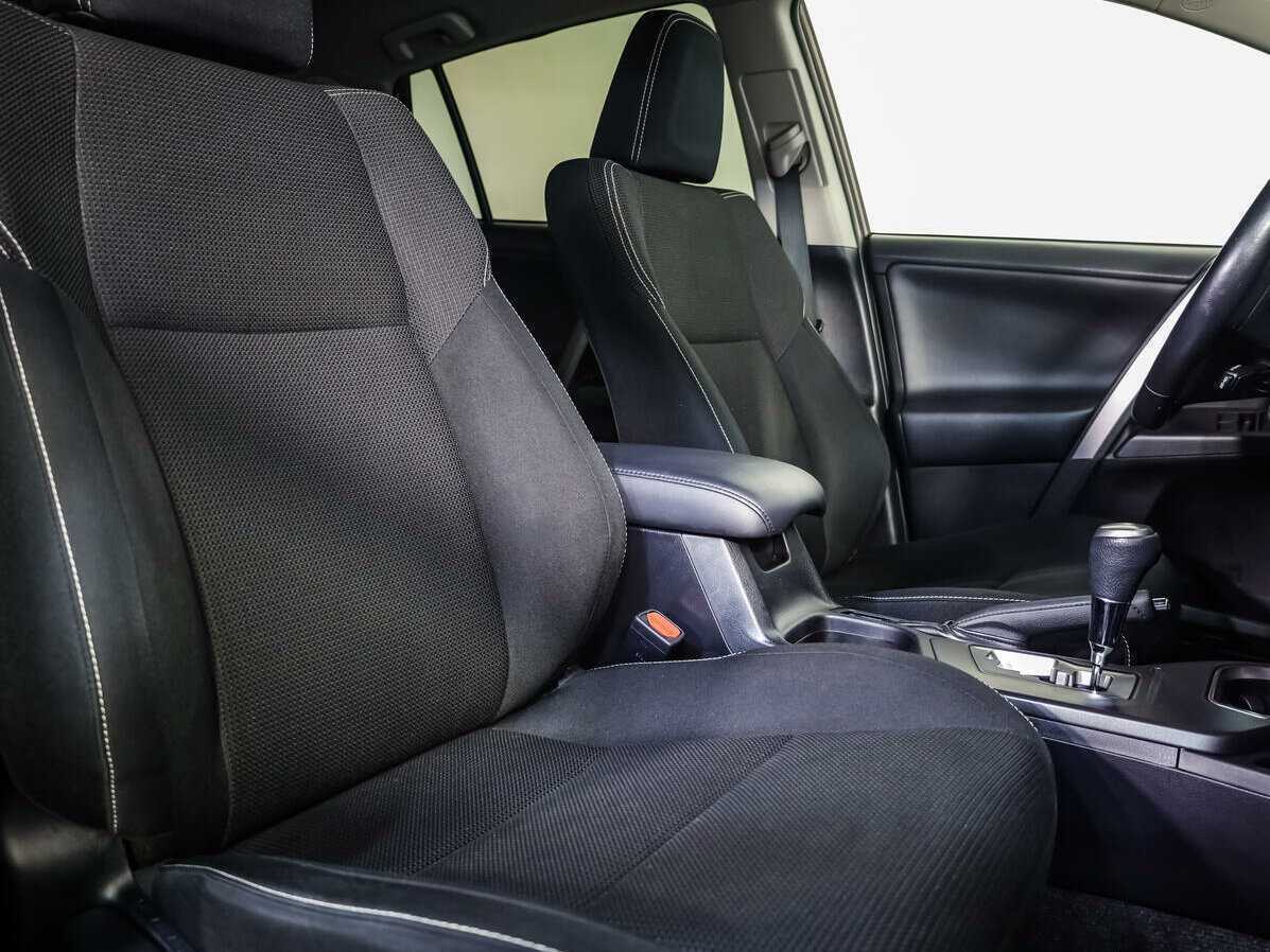Toyota RAV4 с пробегом — 2015 год. Фото: #10