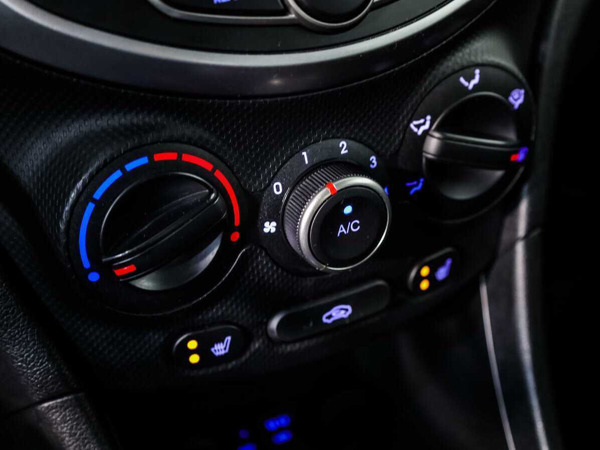 Hyundai Solaris с пробегом — 2015 год. Фото: #12