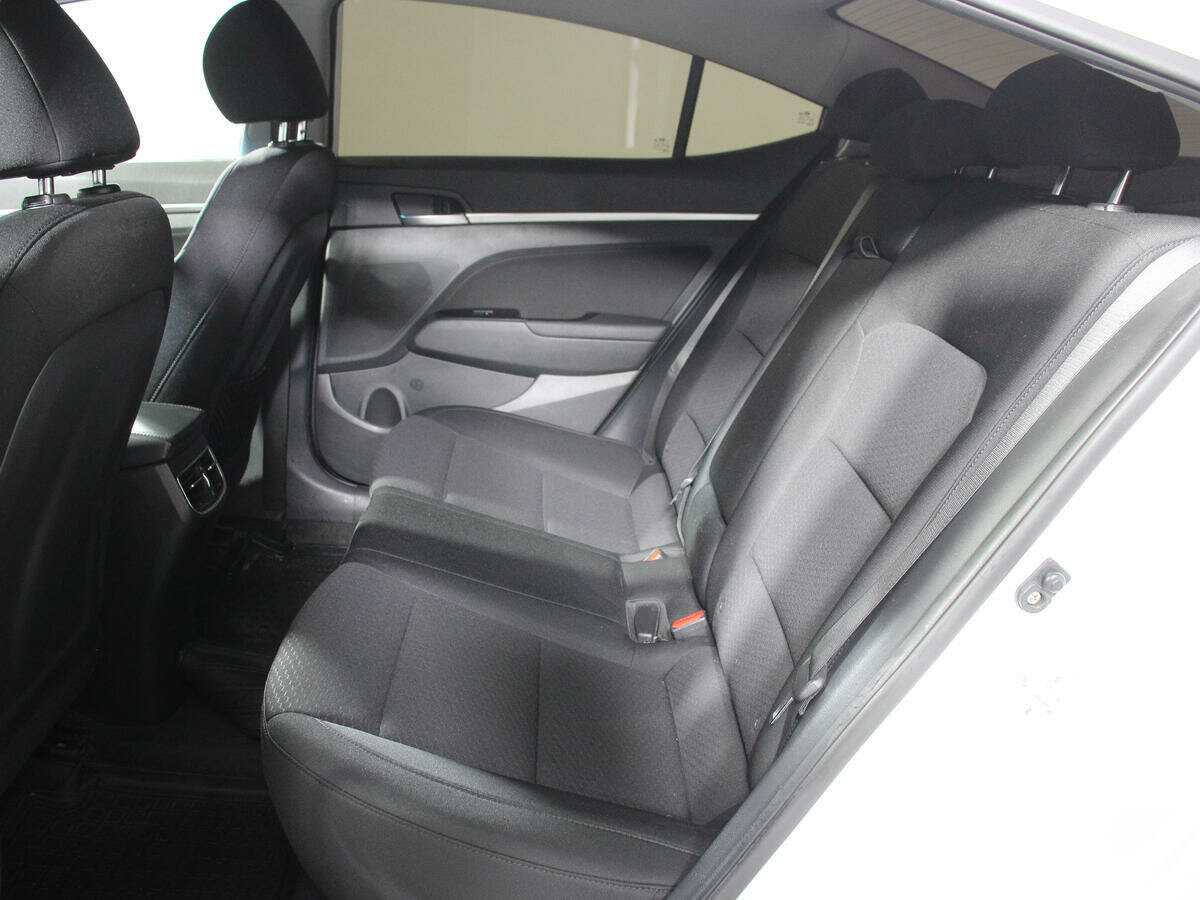 Hyundai Elantra с пробегом — 2020 год. Фото: #6