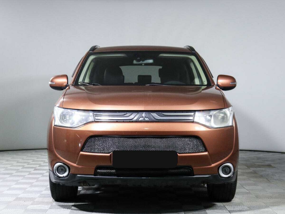 Mitsubishi Outlander с пробегом — 2012 год. Фото: #1