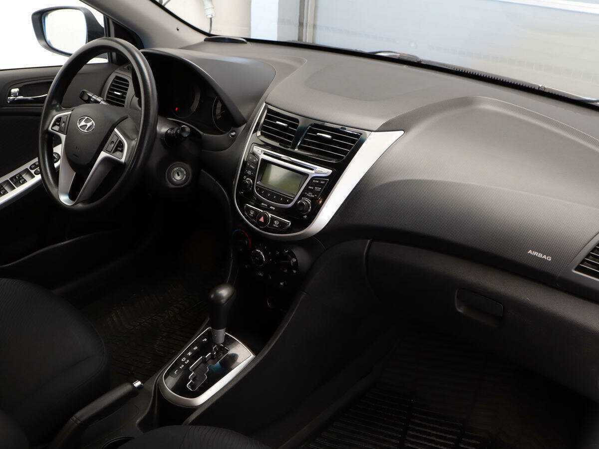 Hyundai Solaris с пробегом — 2013 год. Фото: #6