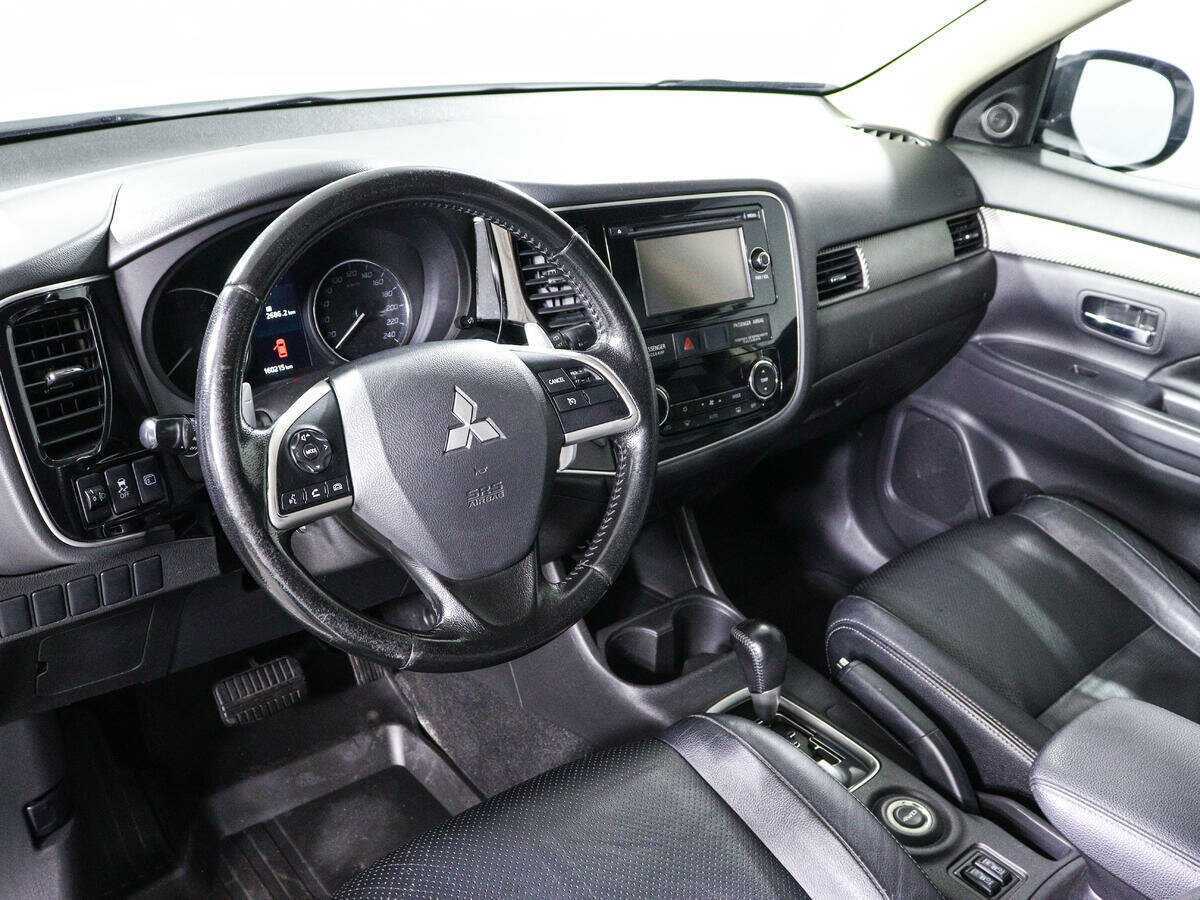Mitsubishi Outlander с пробегом — 2012 год. Фото: #11