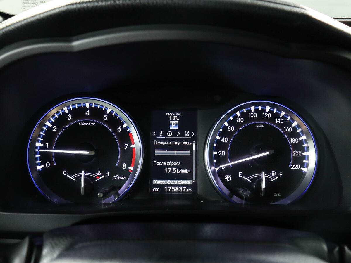 Toyota Highlander с пробегом — 2013 год. Фото: #10