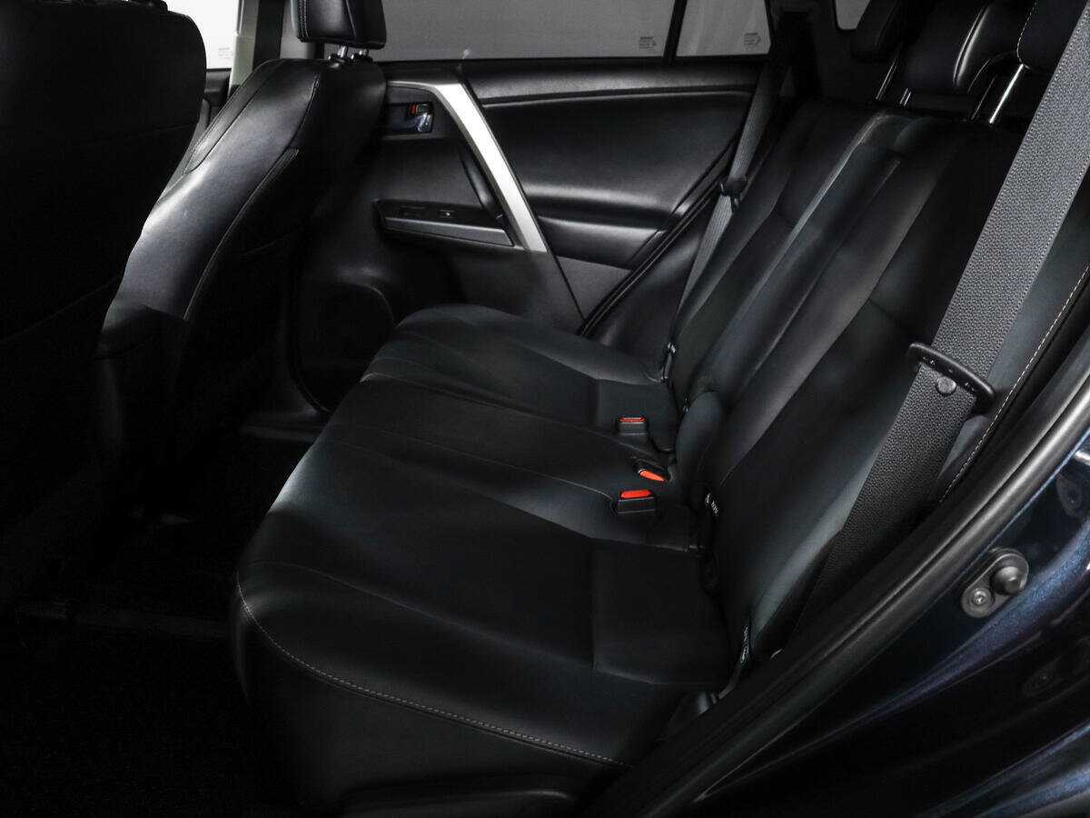 Toyota RAV4 с пробегом — 2017 год. Фото: #7