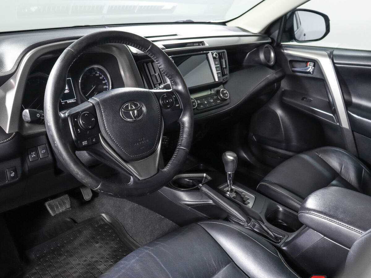Toyota RAV4 с пробегом — 2017 год. Фото: #11