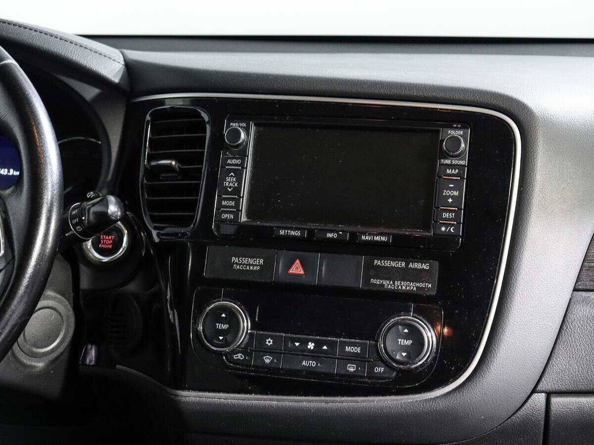 Mitsubishi Outlander с пробегом — 2015 год. Фото: #10