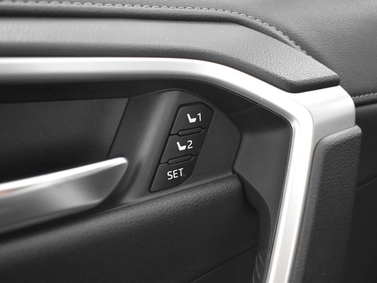 Toyota RAV4 с пробегом — 2021 год. Фото: #11