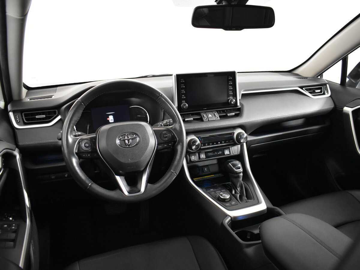 Toyota RAV4 с пробегом — 2021 год. Фото: #18