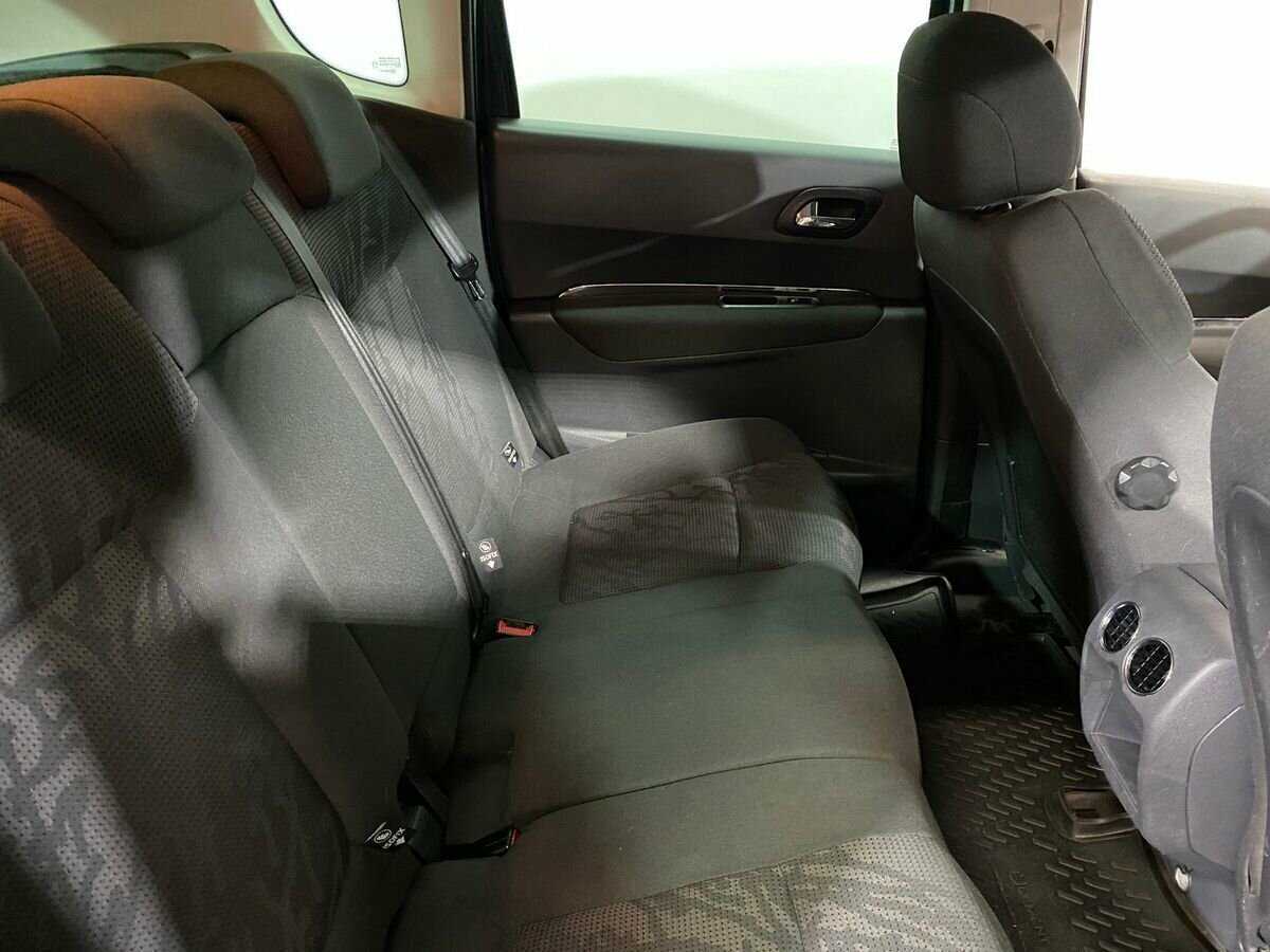 Peugeot 3008 с пробегом — 2012 год. Фото: #10