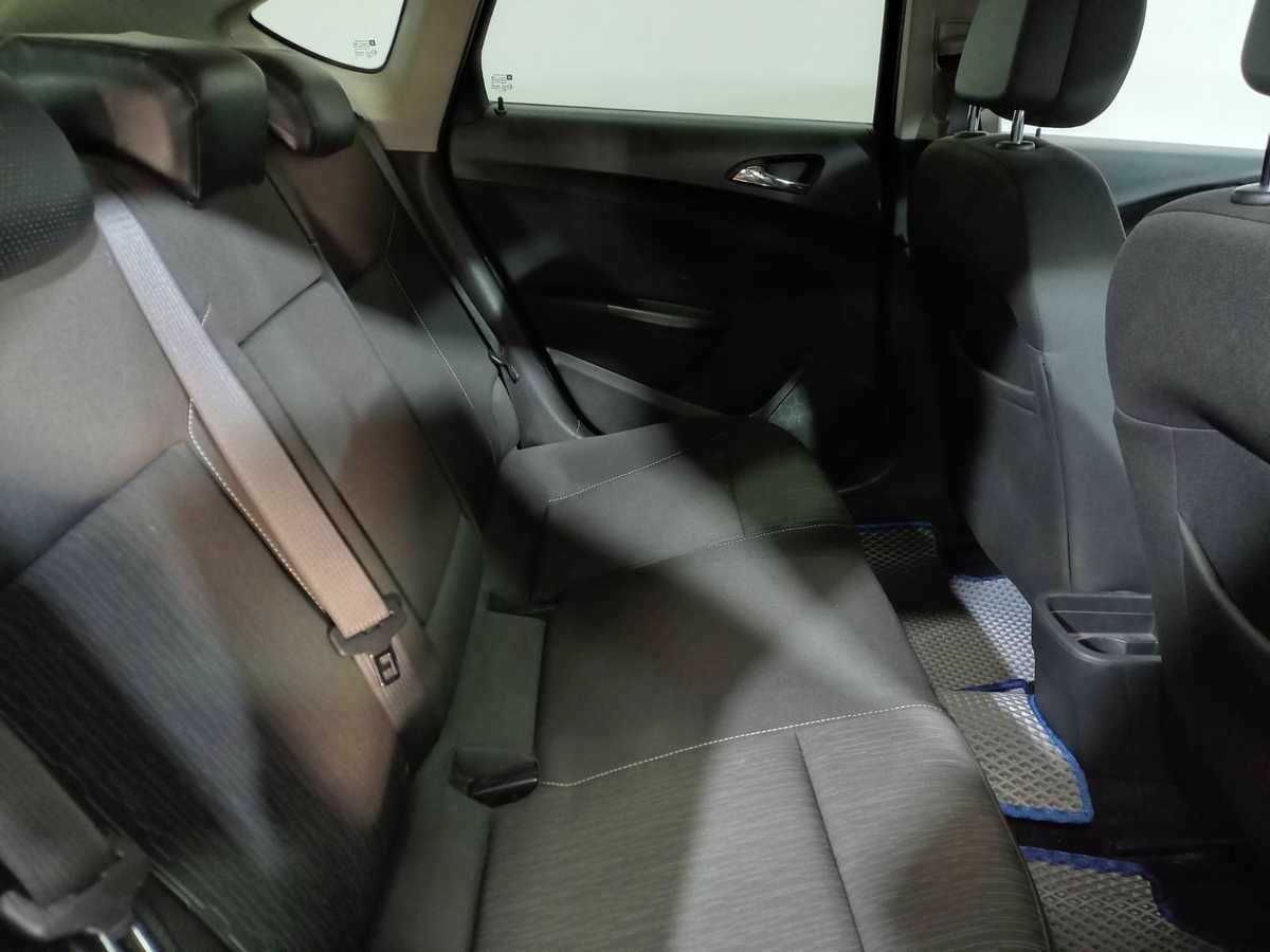 Opel Astra с пробегом — 2012 год. Фото: #10