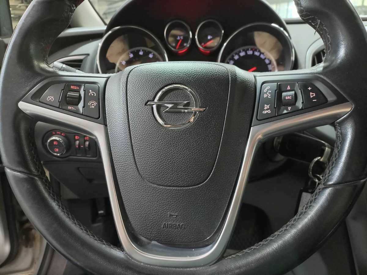 Opel Astra с пробегом — 2012 год. Фото: #11