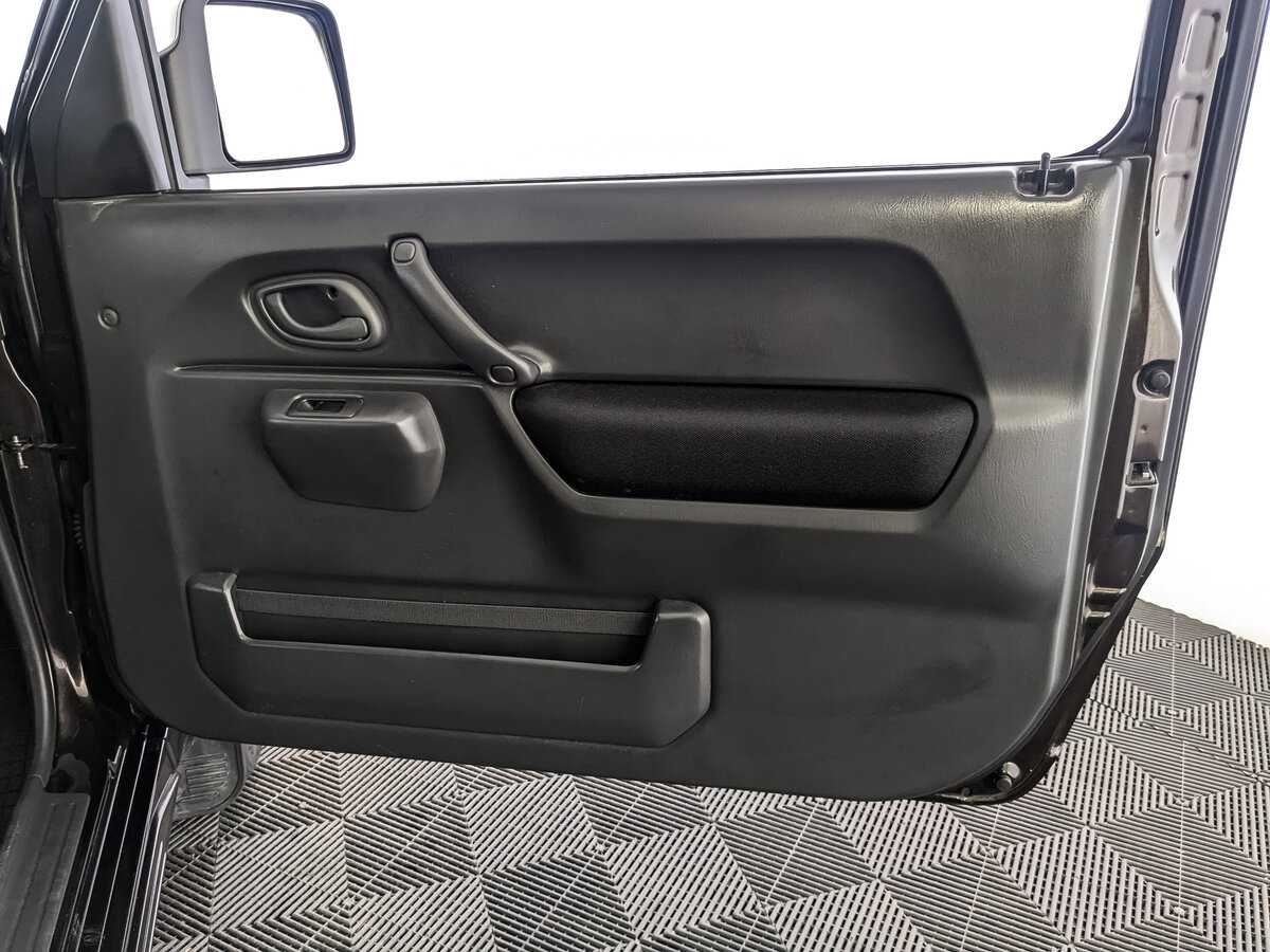 Suzuki Jimny с пробегом — 2017 год. Фото: #18