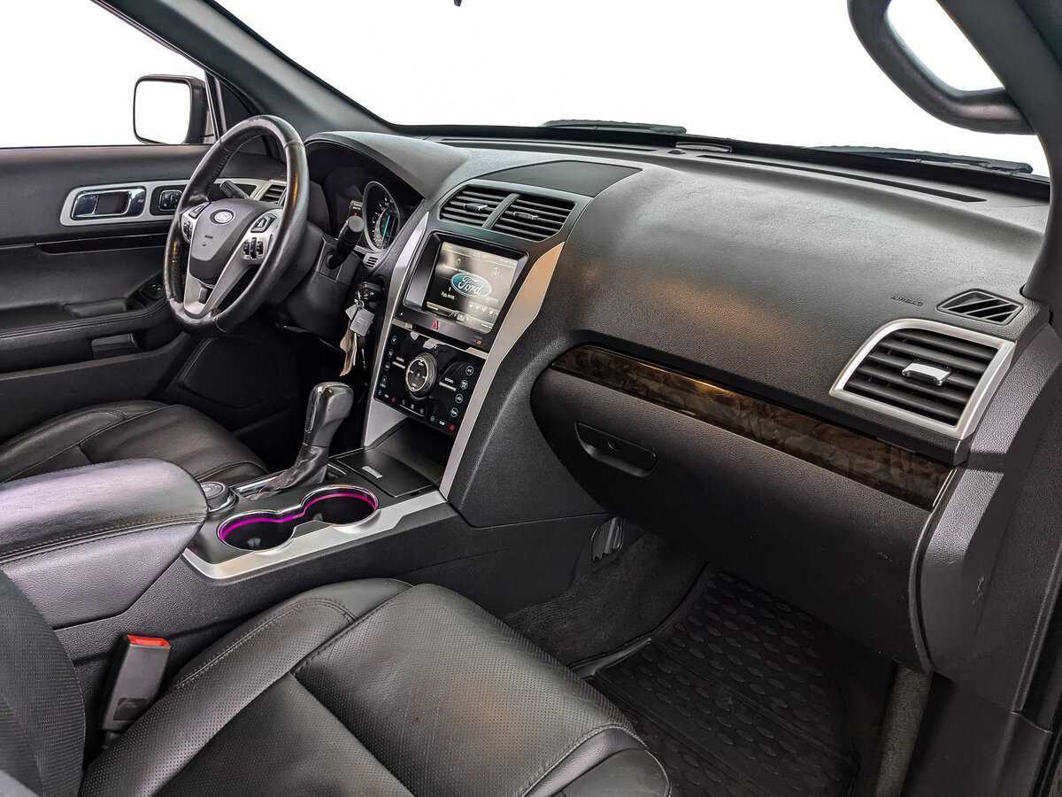 Ford Explorer с пробегом — 2015 год. Фото: #8