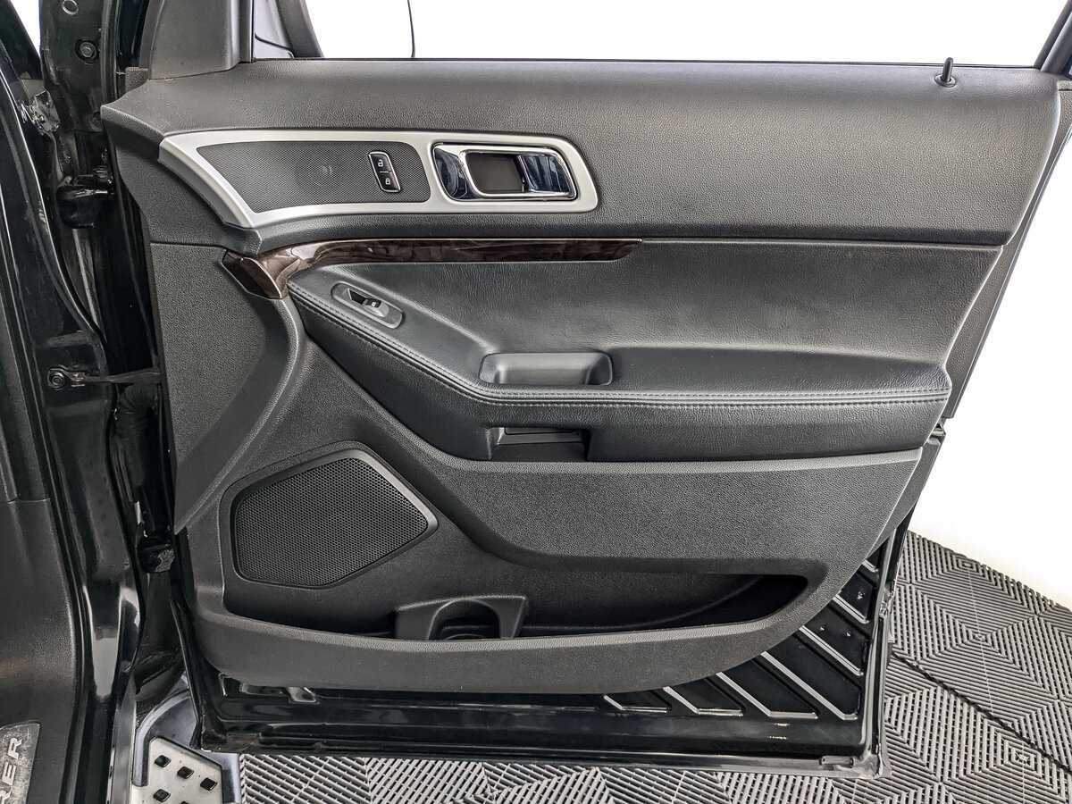 Ford Explorer с пробегом — 2015 год. Фото: #20
