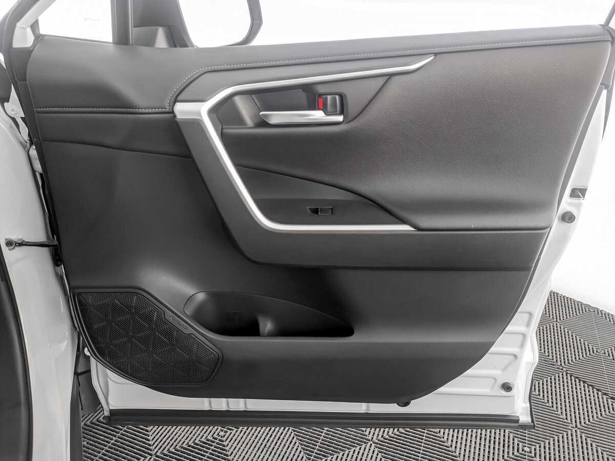 Toyota RAV4 с пробегом — 2020 год. Фото: #20