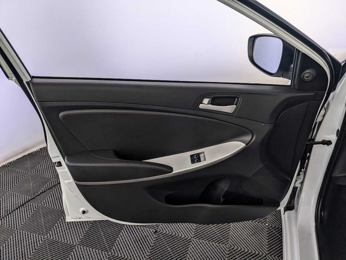 Hyundai Solaris с пробегом — 2014 год. Фото: #14