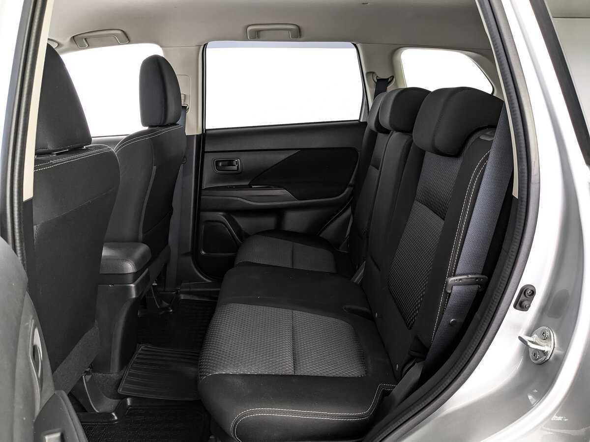 Mitsubishi Outlander с пробегом — 2015 год. Фото: #13