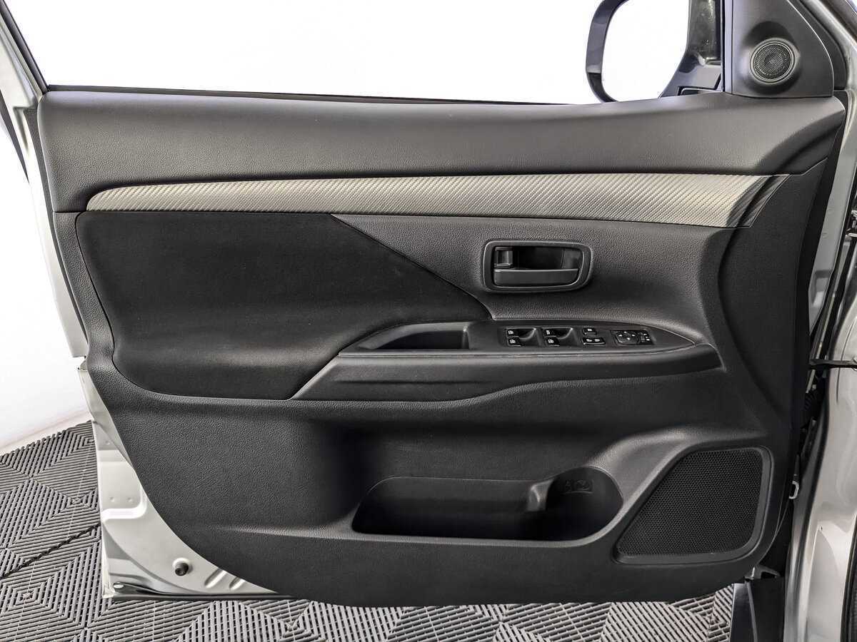 Mitsubishi Outlander с пробегом — 2015 год. Фото: #14