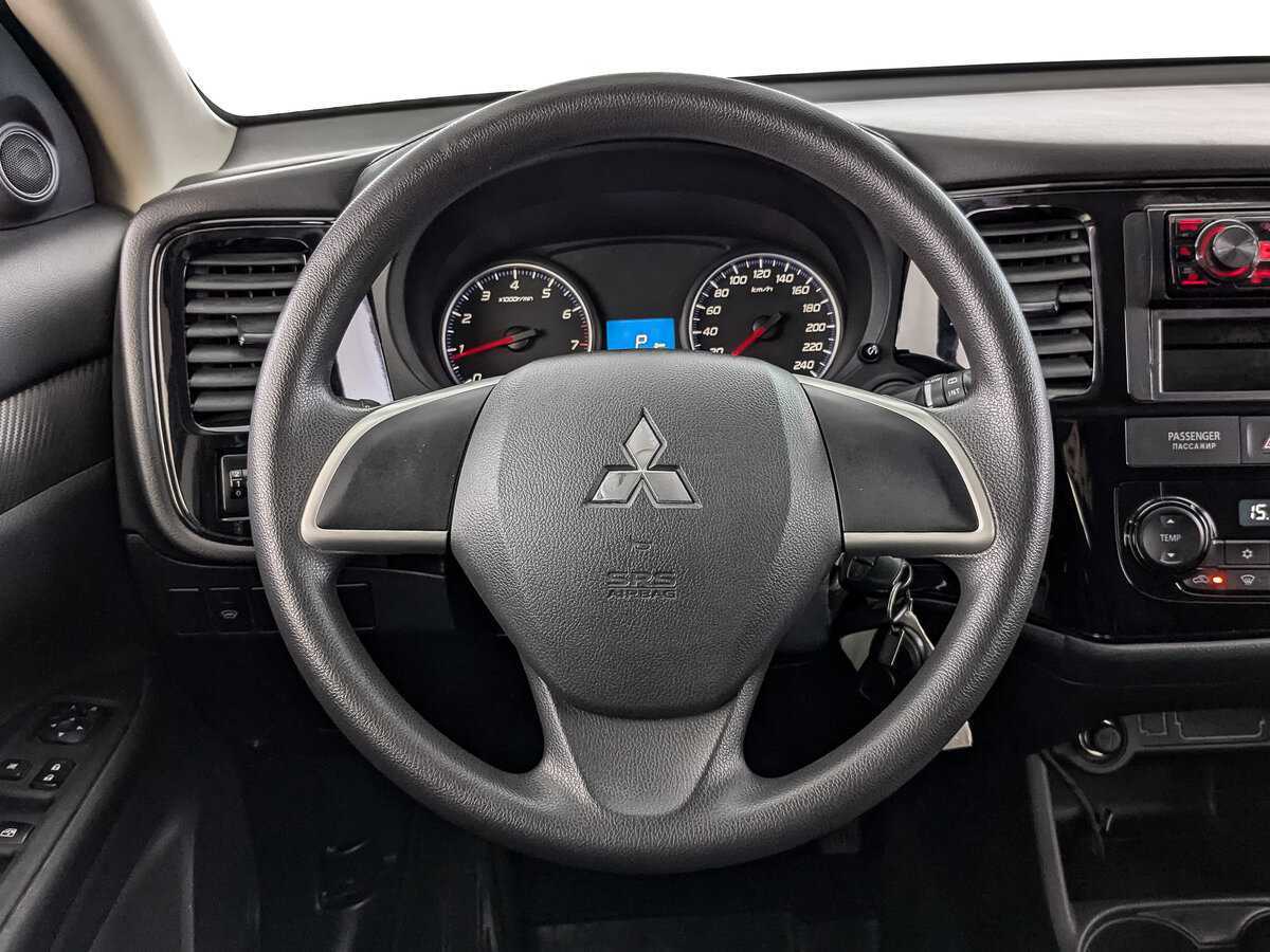 Mitsubishi Outlander с пробегом — 2015 год. Фото: #17
