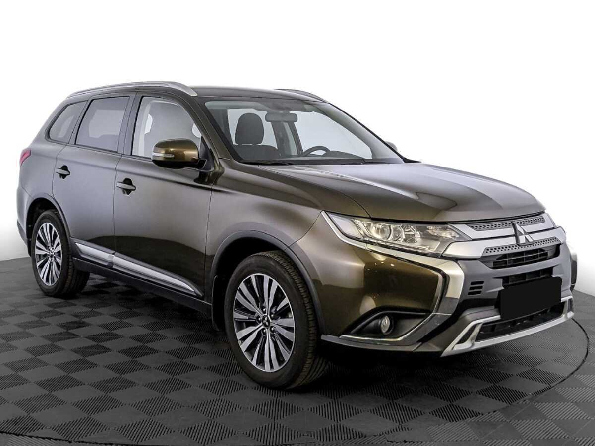 Mitsubishi Outlander с пробегом — 2021 год. Фото: #2