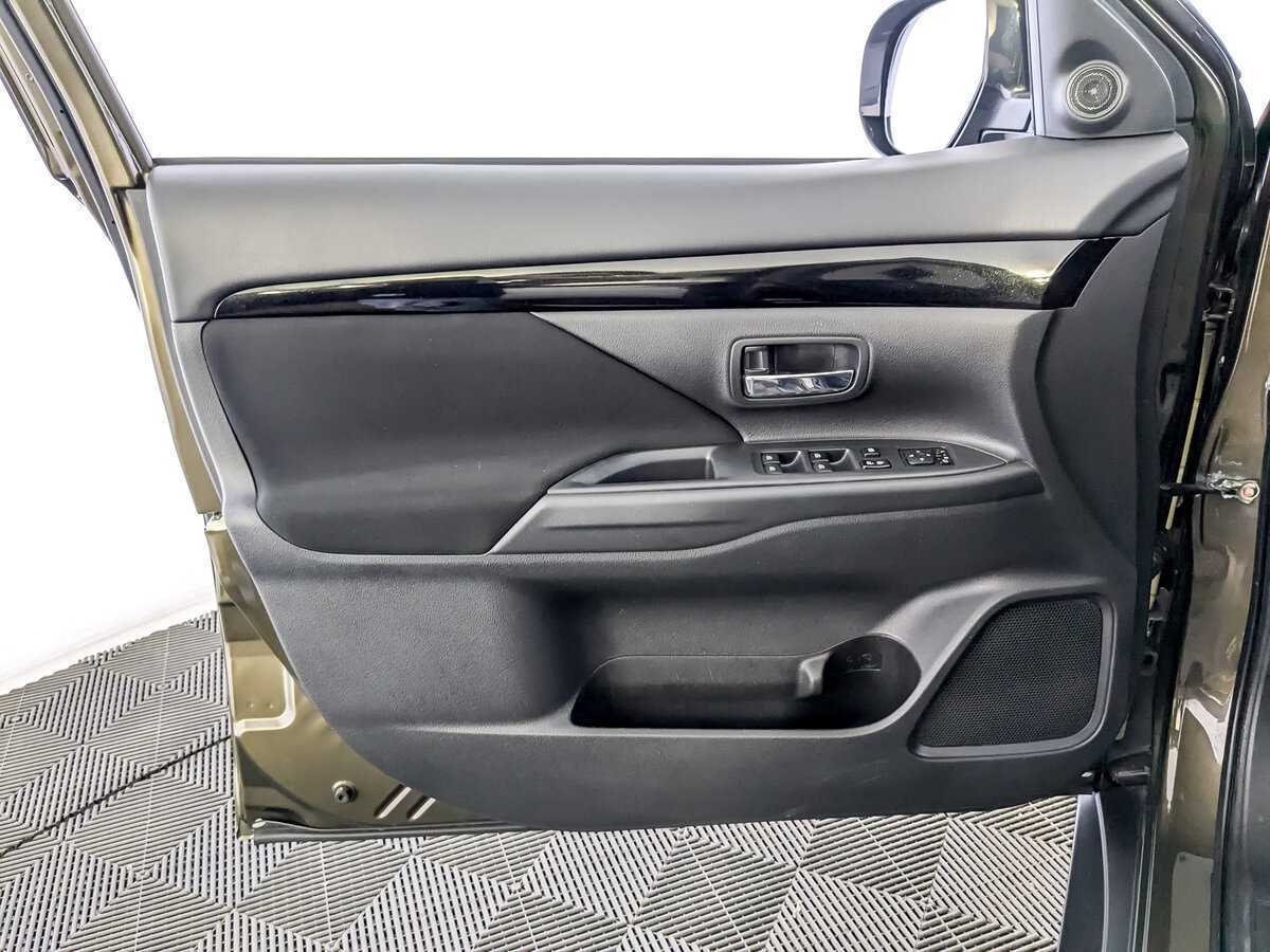 Mitsubishi Outlander с пробегом — 2021 год. Фото: #13