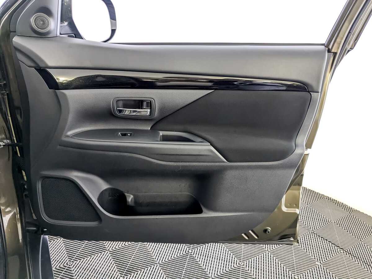 Mitsubishi Outlander с пробегом — 2021 год. Фото: #18