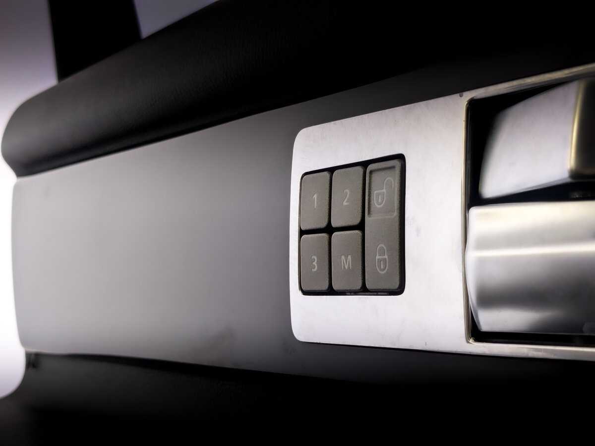 Land Rover Discovery с пробегом — 2014 год. Фото: #17