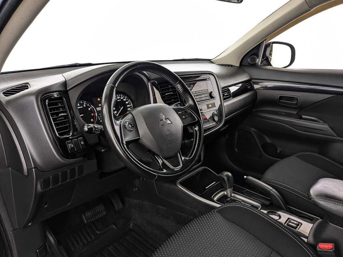 Mitsubishi Outlander с пробегом — 2018 год. Фото: #10