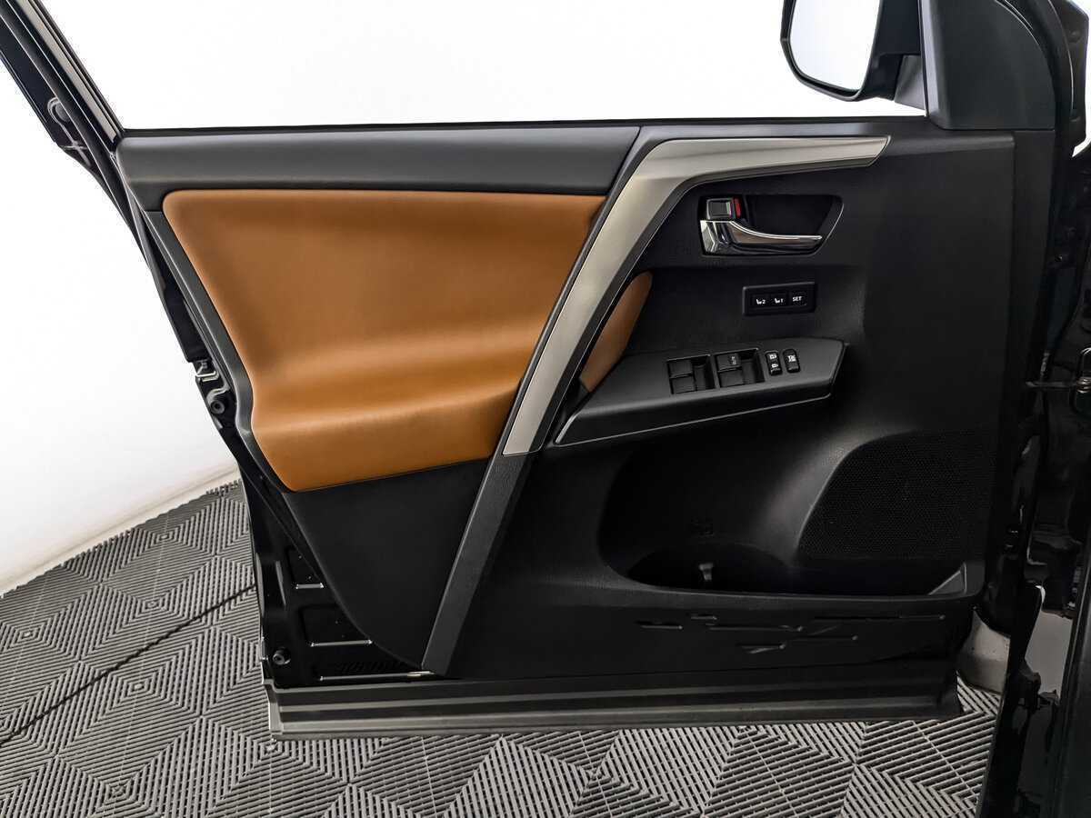 Toyota RAV4 с пробегом — 2017 год. Фото: #14