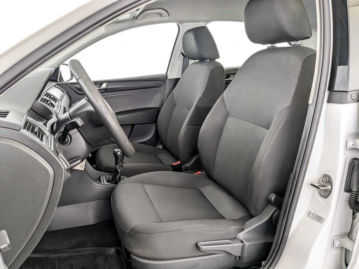 Skoda Rapid с пробегом — 2019 год. Фото: #14
