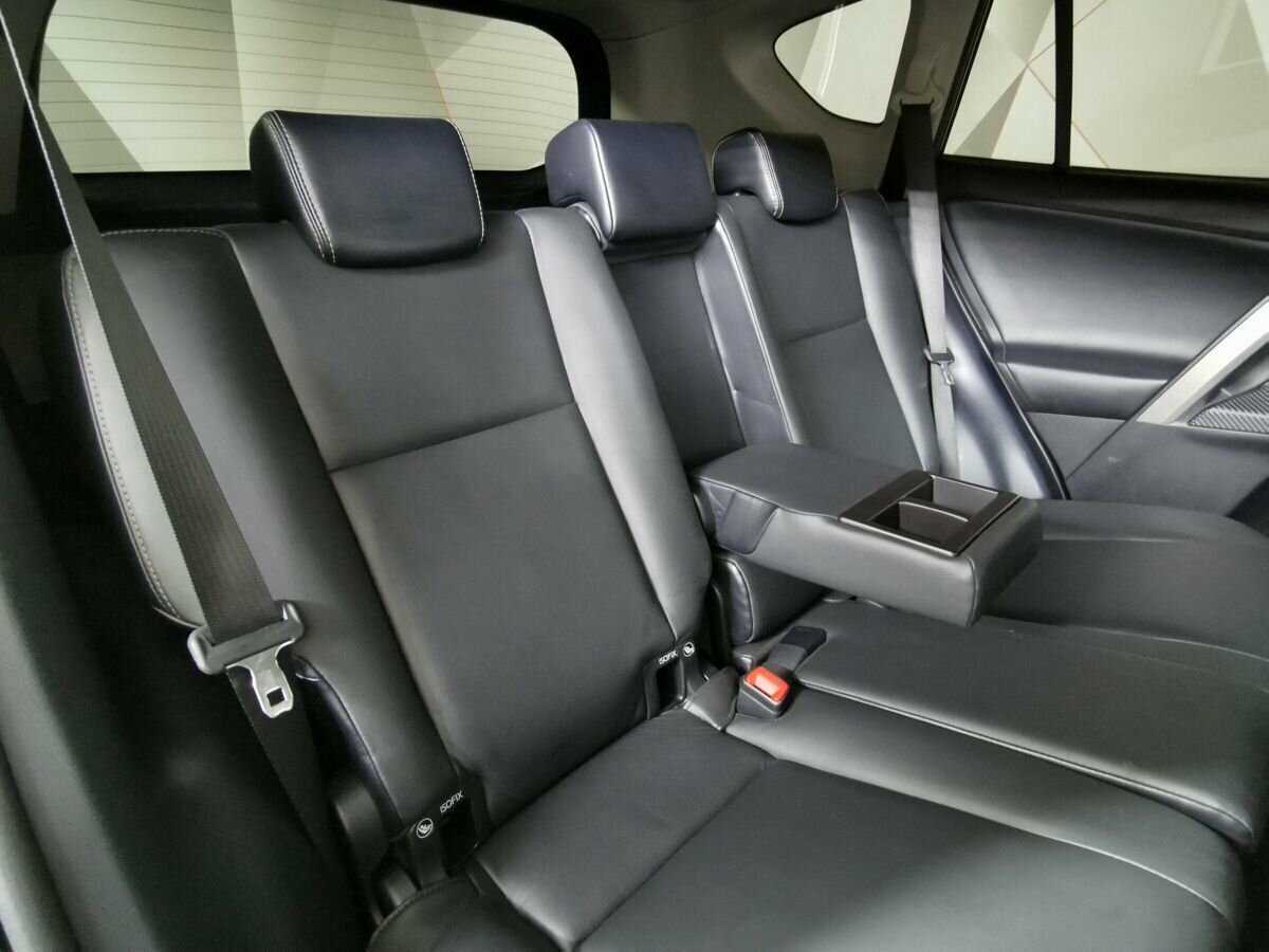 Toyota RAV4 с пробегом — 2014 год. Фото: #12