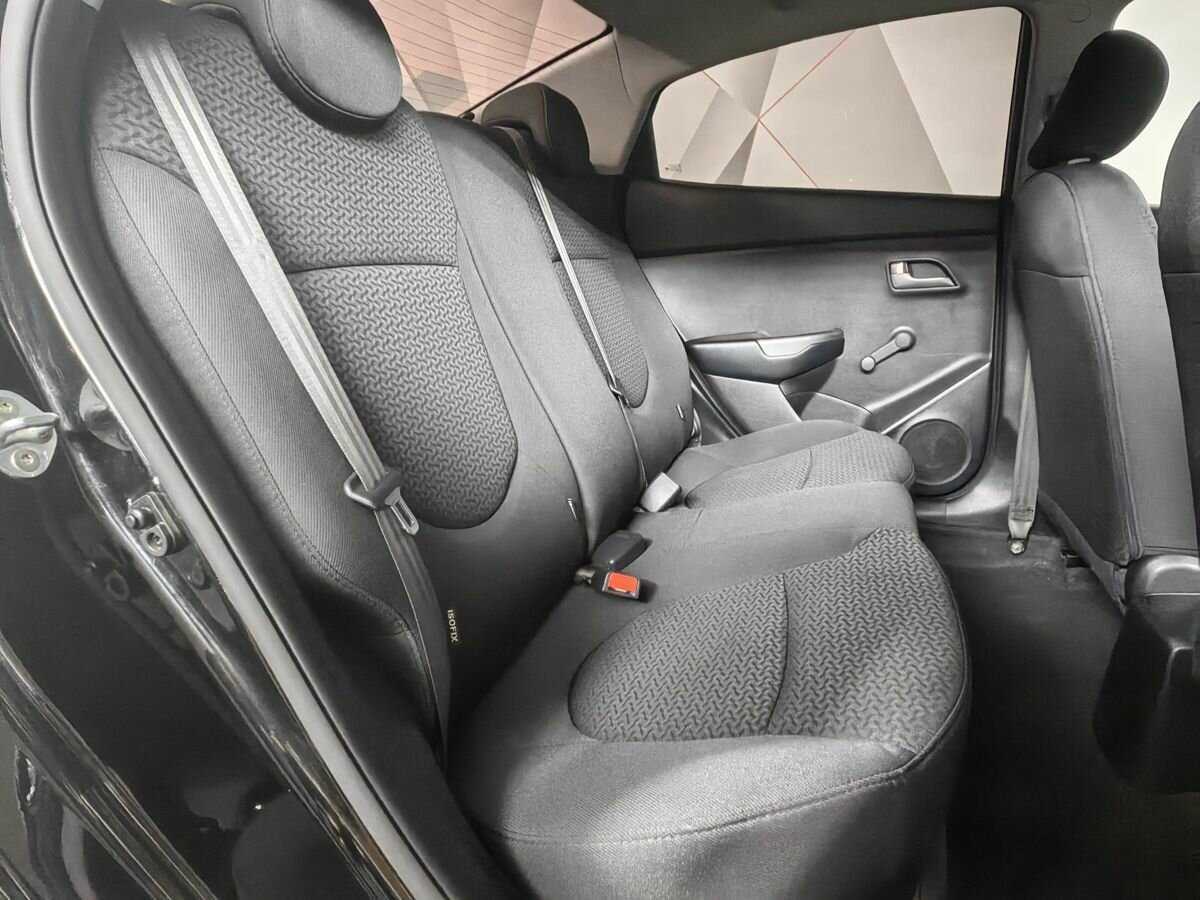 Kia Rio с пробегом — 2015 год. Фото: #11