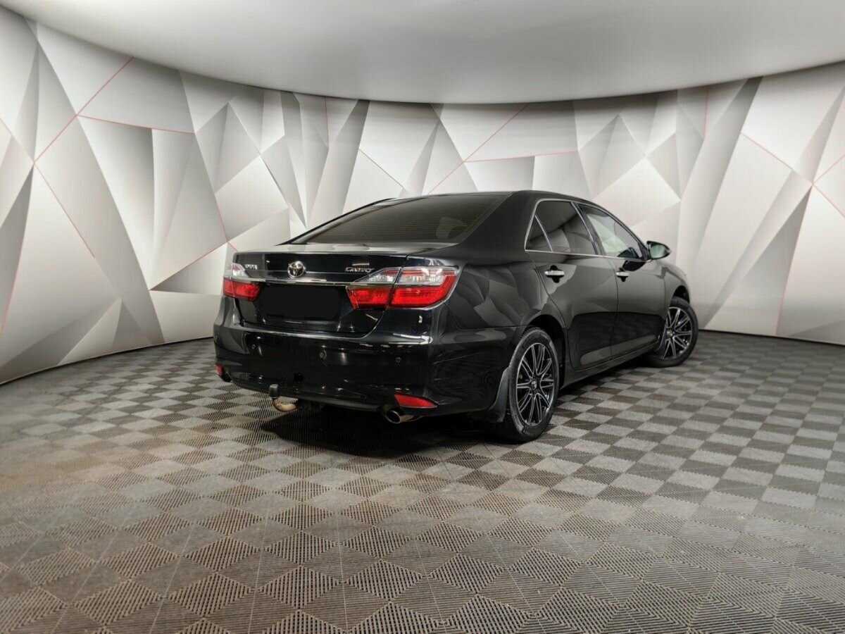 Toyota Camry с пробегом — 2015 год. Фото: #1
