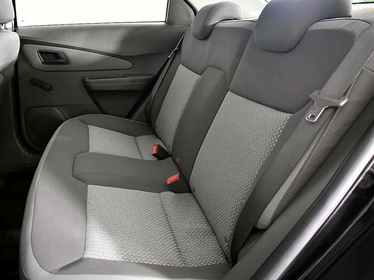 Chevrolet Cobalt с пробегом — 2013 год. Фото: #6