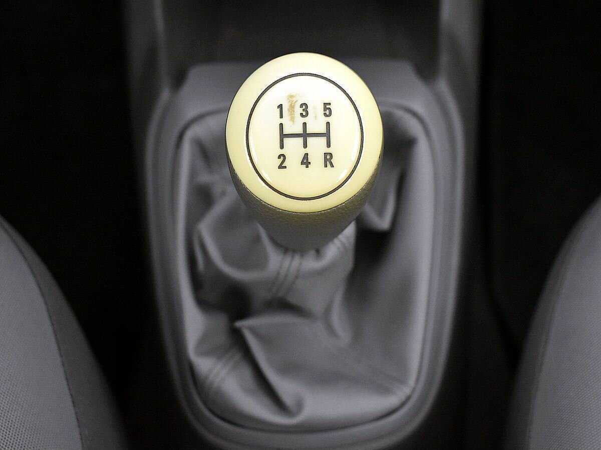 Chevrolet Cobalt с пробегом — 2013 год. Фото: #11