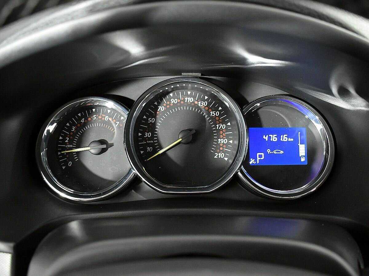 Renault Sandero с пробегом — 2017 год. Фото: #11