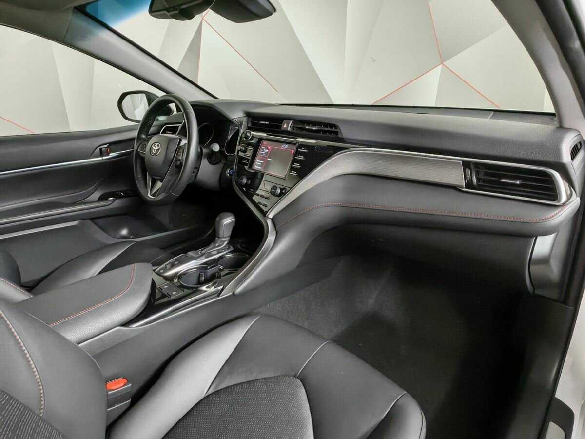 Toyota Camry с пробегом — 2020 год. Фото: #8