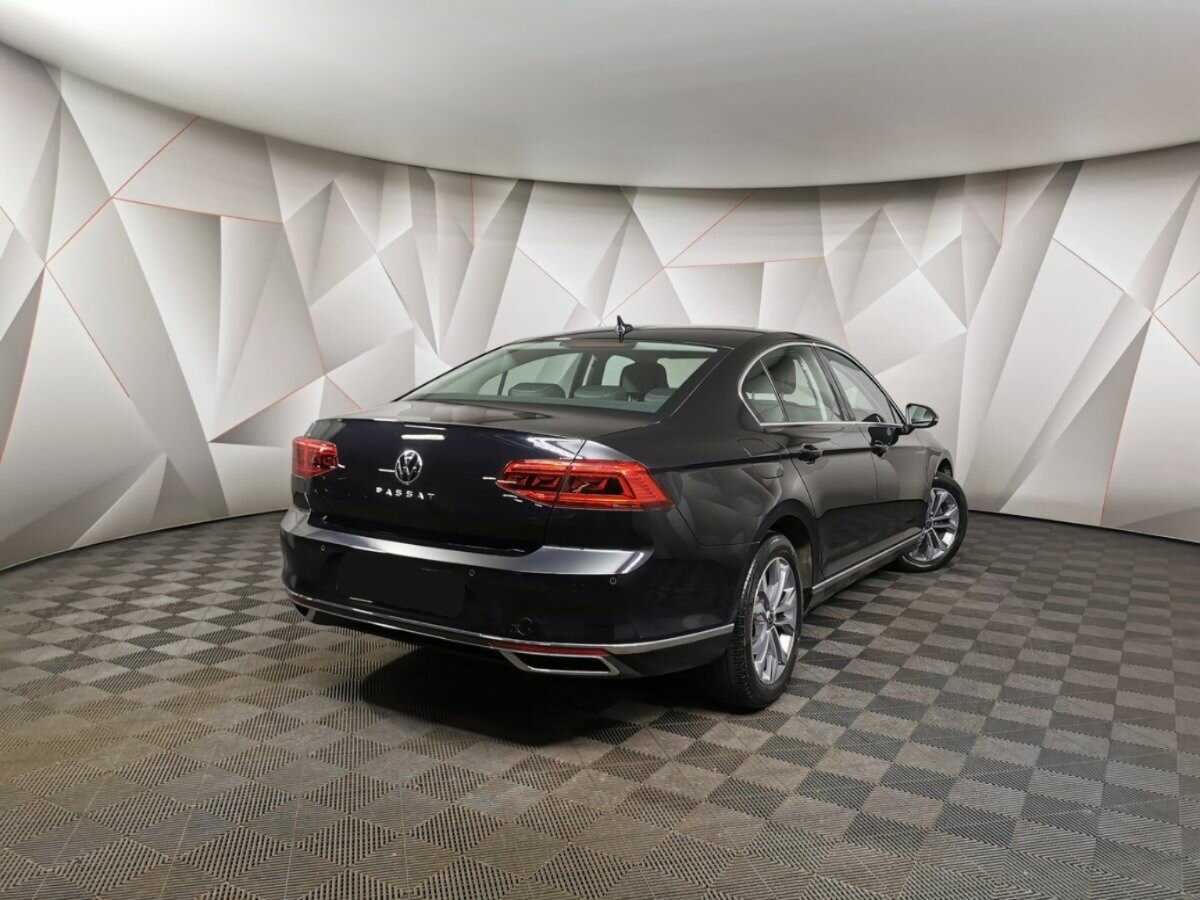 Volkswagen Passat с пробегом — 2021 год. Фото: #1