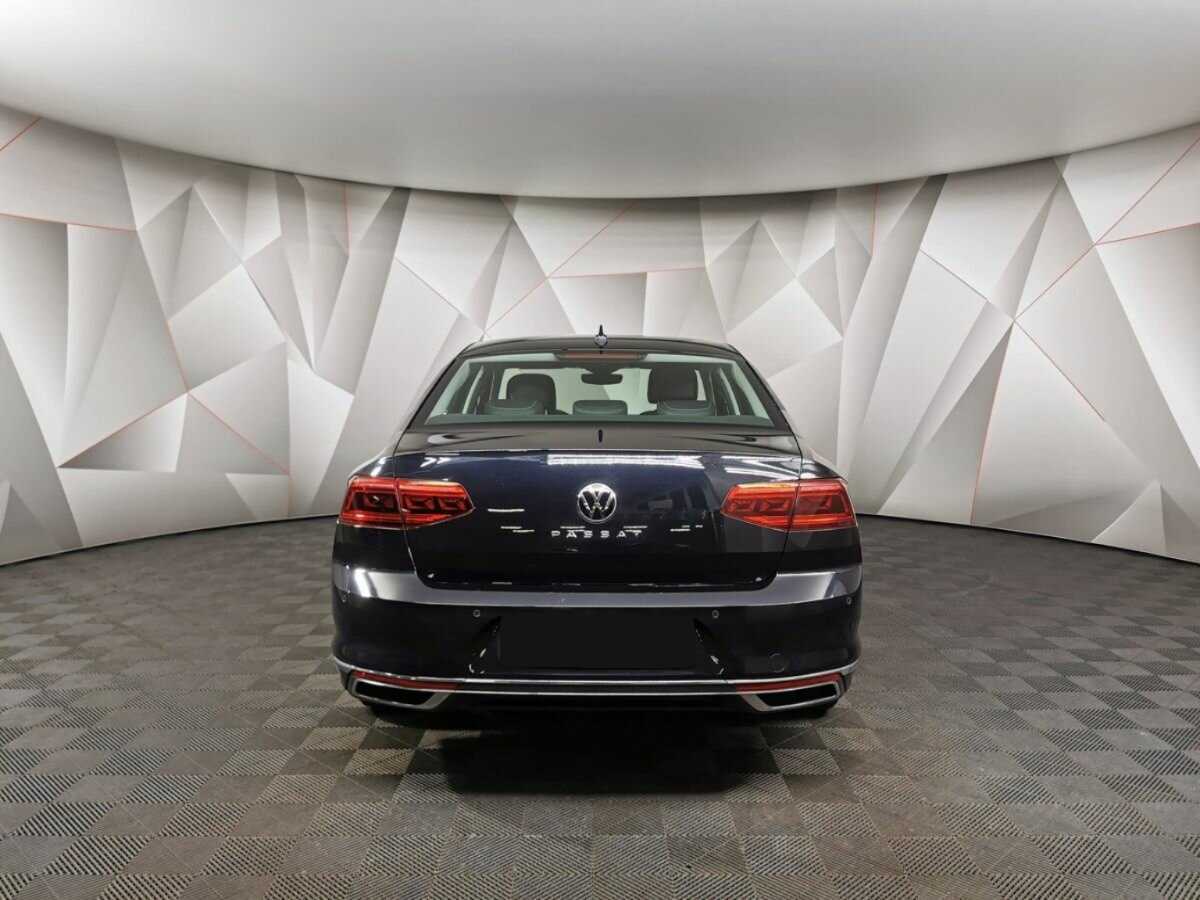 Volkswagen Passat с пробегом — 2021 год. Фото: #6