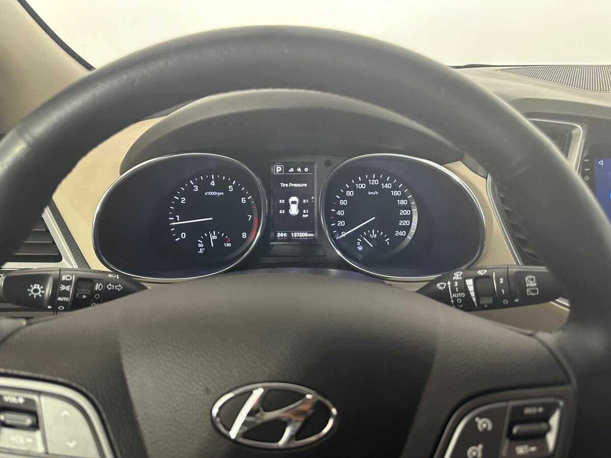 Hyundai Santa Fe с пробегом — 2017 год. Фото: #10